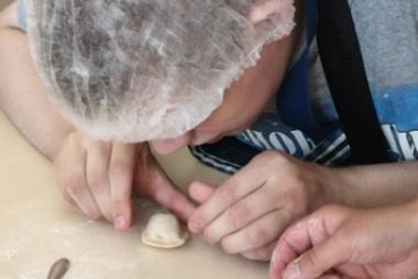 Пытаемся слепить красивый пельмень